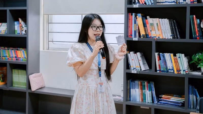 Cô Nguyễn Thị Thu Hường trong một giờ dạy Ngữ văn tại Trường trung học phổ thông FPT Tây Hà Nội.