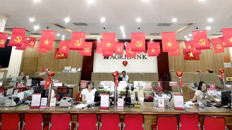 Ngân hàng Agribank bố trí cán bộ làm việc xuyên lễ.