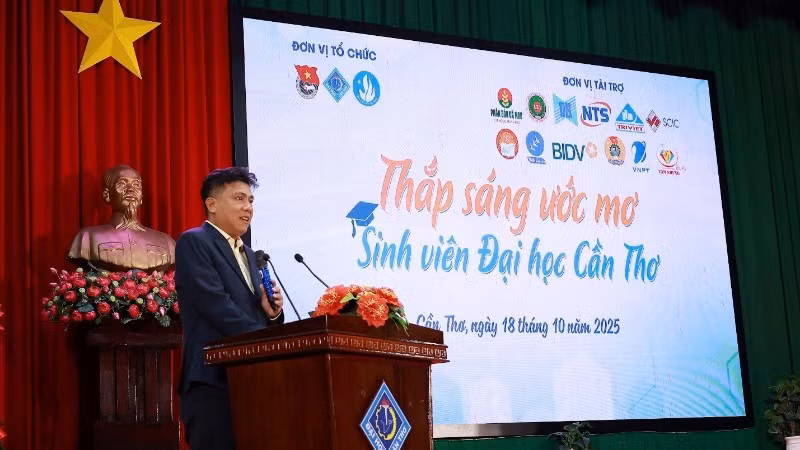 Ông Nguyễn Văn Khán - Phó Giám đốc Trung tâm Nghiên cứu & Phát triển PVCFC chia sẻ.