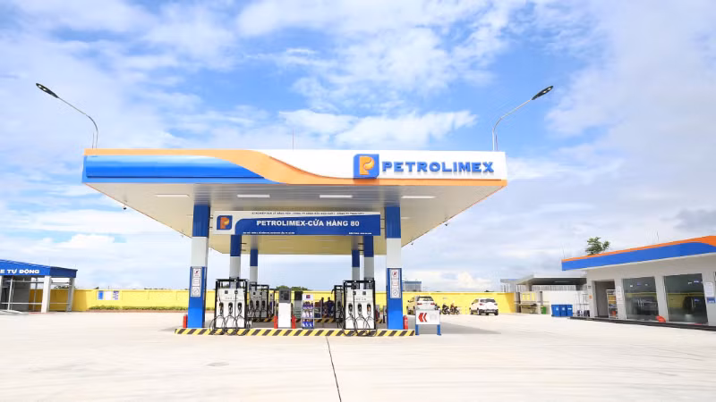 Cửa hàng Xăng dầu của Petrolimex.