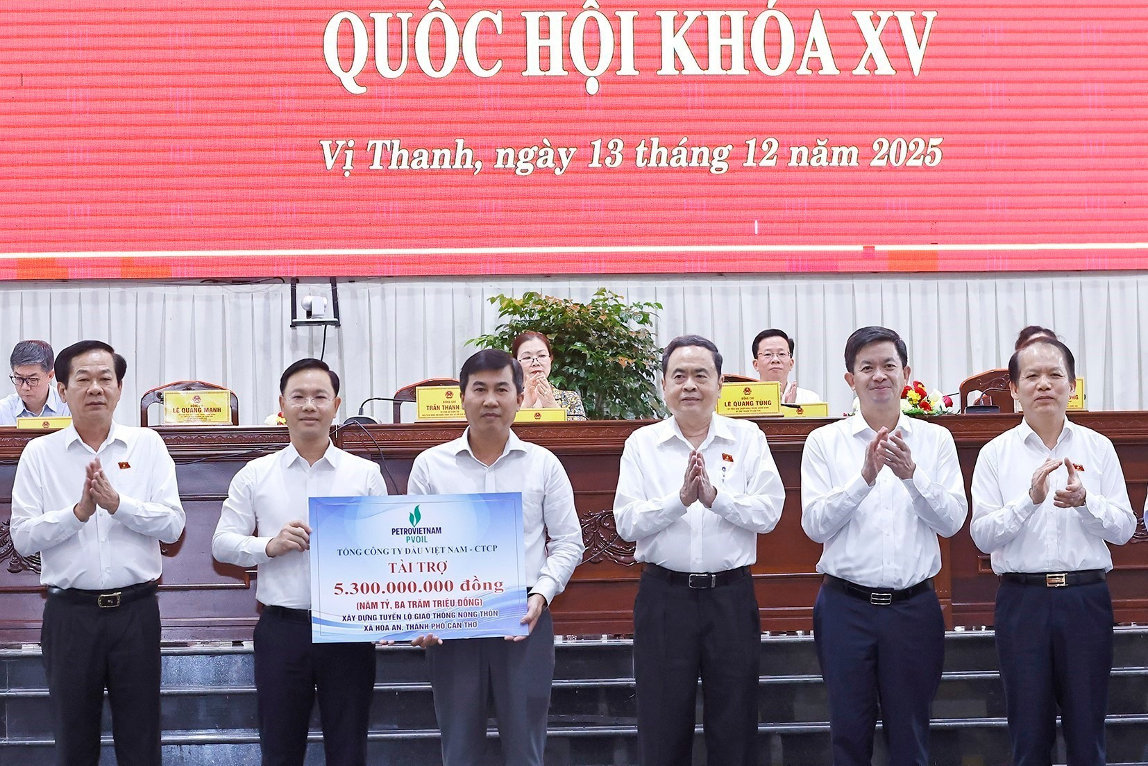 vna-potal-chu-tich-quoc-hoi-tran-thanh-man-tiep-xuc-cu-tri-sau-ky-hop-thu-10-tai-thanh-pho-can-tho-8469261.jpg