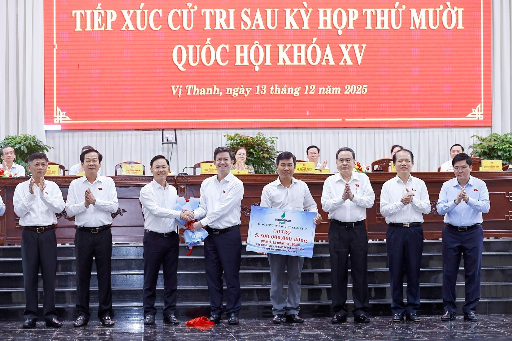 vna-potal-chu-tich-quoc-hoi-tran-thanh-man-tiep-xuc-cu-tri-sau-ky-hop-thu-10-tai-thanh-pho-can-tho-8469262.jpg