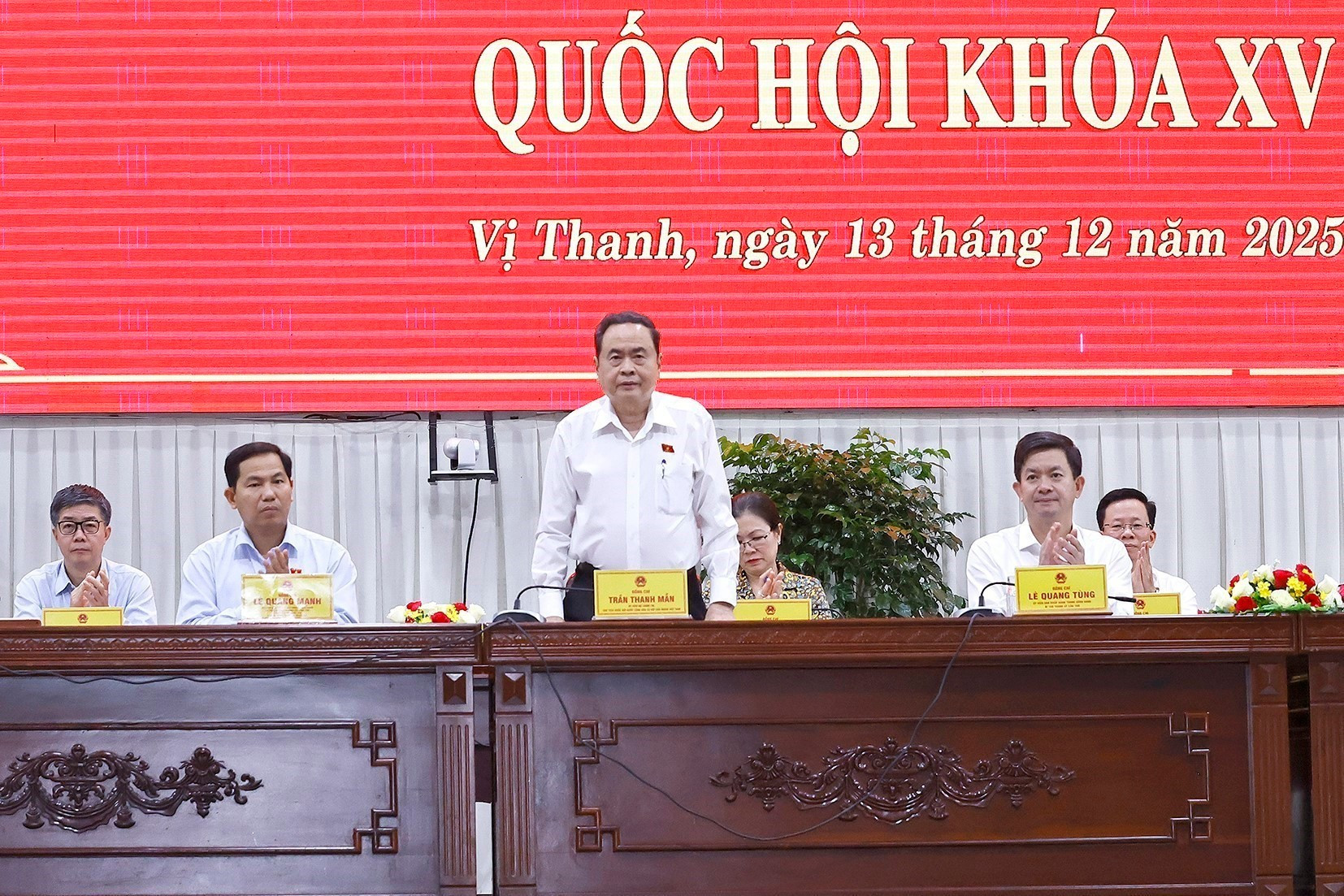 vna-potal-chu-tich-quoc-hoi-tran-thanh-man-tiep-xuc-cu-tri-sau-ky-hop-thu-10-tai-thanh-pho-can-tho-8469245.jpg