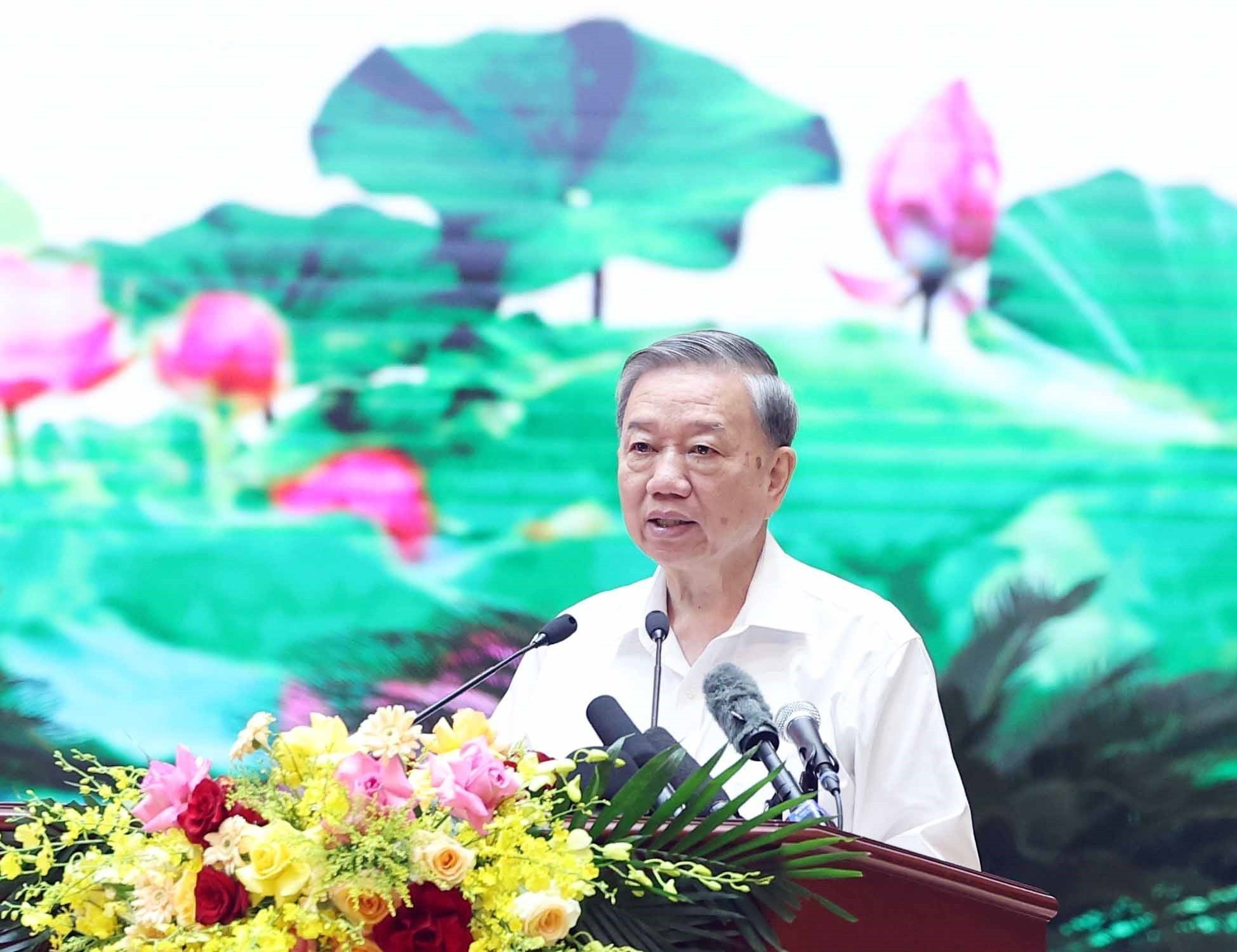Tổng Bí thư Tô Lâm phát biểu. vna-potal-tong-bi-thu-to-lam-gap-mat-dai-bieu-co-cong-voi-voi-cach-mang-8182317.jpg