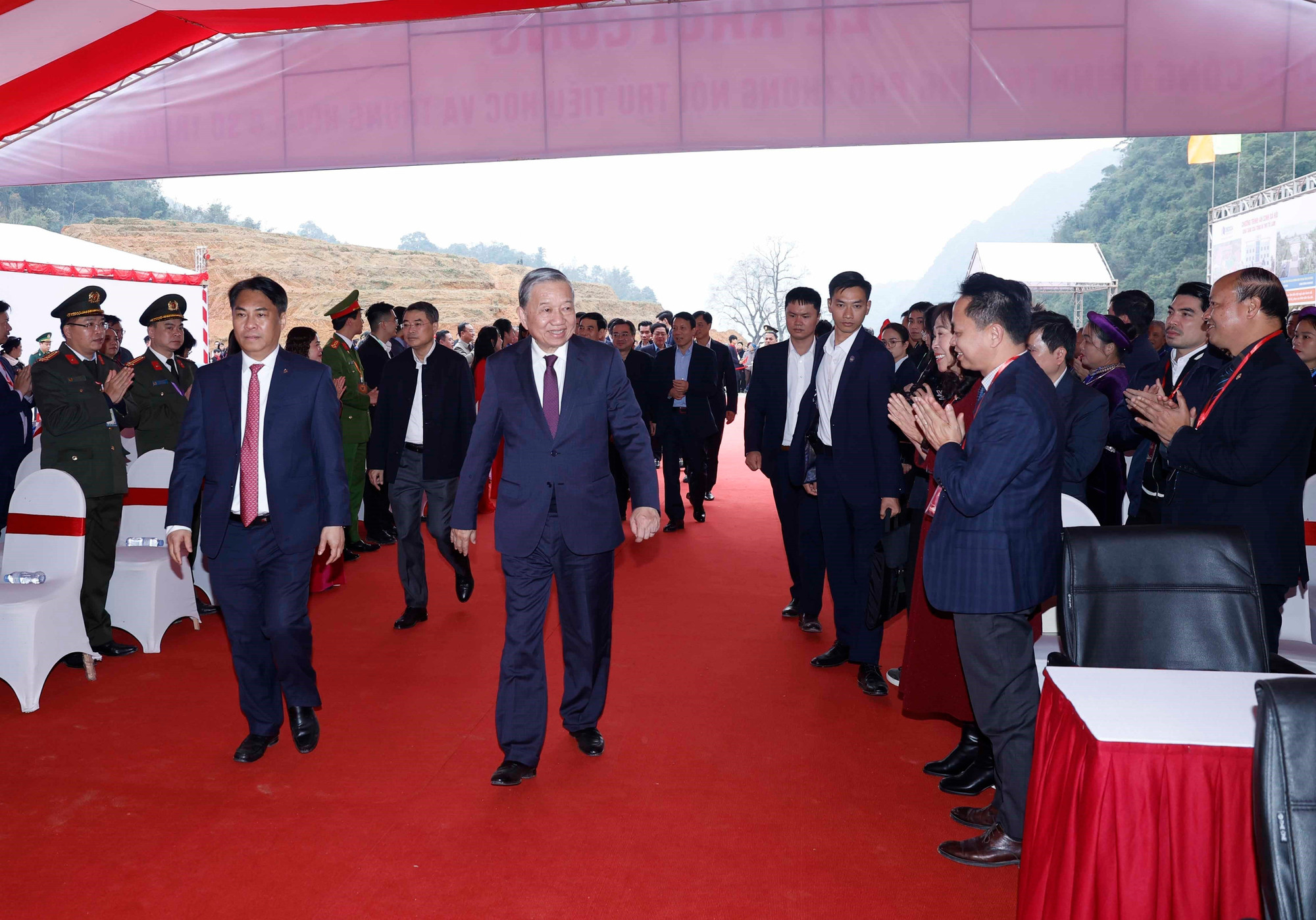 Tổng Bí thư Tô Lâm dự Lễ khởi công xây dựng công trình Trường Phổ thông nội trú Tiểu học và Trung học Cơ sở Trường Hà. (Ảnh: TTXVN)