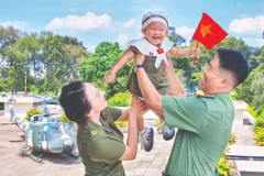 Hạnh phúc trong thời bình. (Tác giả NGUYỄN MẠNH CƯỜNG) 