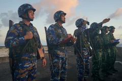 Công tác huấn luyện, sẵn sàng chiến đấu được duy trì cao độ tại Trường Sa, góp phần bảo vệ biên cương của Tổ quốc, đóng góp vào sự thành công của Đại hội đại biểu toàn quốc lần thứ XIV của Đảng. (Ảnh: TRUNG HƯNG)