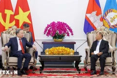 Tổng Bí thư Tô Lâm gặp Chủ tịch danh dự Đảng Nhân dân Campuchia Heng Samrin. (Ảnh: Thống Nhất/TTXVN)