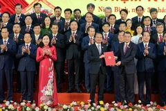 Đồng chí Lê Minh Hưng, Ủy viên Bộ Chính trị, Bí thư Trung ương Đảng, Trưởng Ban Tổ chức Trung ương trao Quyết định của Bộ Chính trị chỉ định đồng chí Đặng Xuân Phong, Ủy viên Trung ương Đảng, Bí thư Tỉnh ủy Phú Thọ giữ chức vụ Bí thư Tỉnh ủy Ninh Bình nhiệm kỳ 2025-2030.