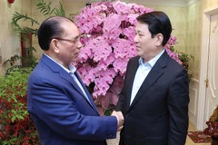 Chủ tịch nước Lương Cường chúc Tết nguyên Tổng Bí thư Nông Đức Mạnh.