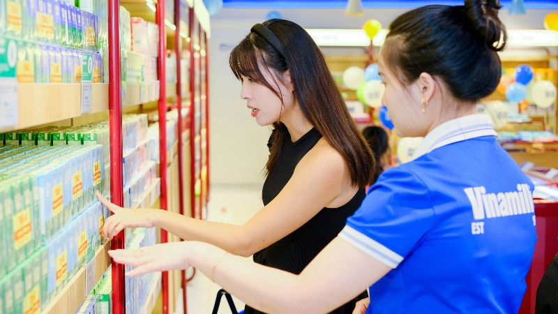 Vinamilk tăng trưởng doanh thu quý 3 tại thị trường trong nước nhờ tăng độ phủ cửa hàng, sản phẩm mới và đa dạng cách tiếp cận người tiêu dùng. (Ảnh: Vi Nam)
