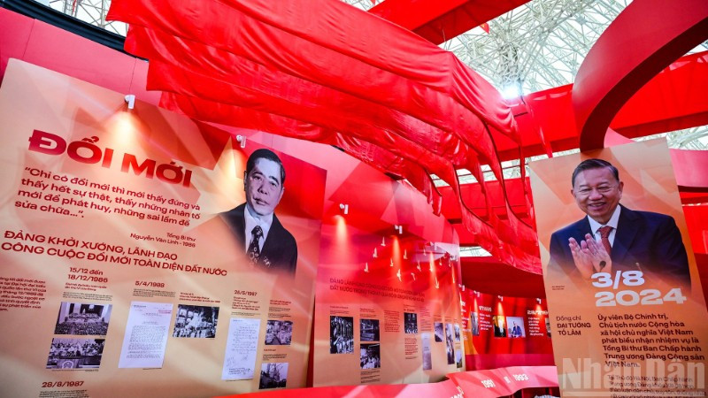 Hình ảnh tại Triển lãm “95 năm Cờ Đảng soi đường” tại Trung tâm Hội chợ Triển lãm Quốc gia (Đông Anh, Hà Nội), tháng 8/2025. (Ảnh: THÀNH ĐẠT)