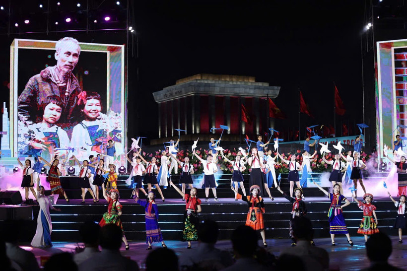 Hình ảnh trong chương trình “Người là Hồ Chí Minh”.