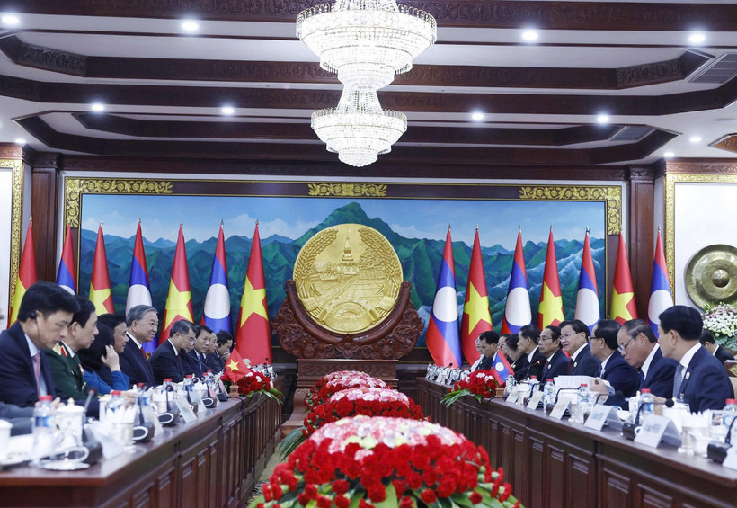 Tổng Bí thư Tô Lâm hội đàm với Tổng Bí thư, Chủ tịch nước Lào Thongloun Sisoulith. (Ảnh: Thống Nhất/TTXVN)