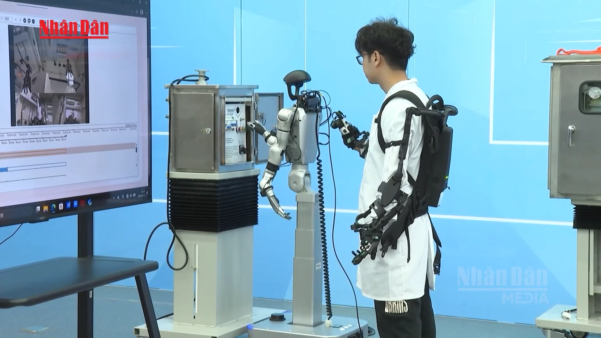 Trung Quốc phát triển robot thay thế công nhân ngành điện, tăng hiệu suất lao động