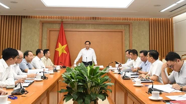 Phó Thủ tướng Bùi Thanh Sơn chủ trì cuộc họp. (Ảnh: VGP)