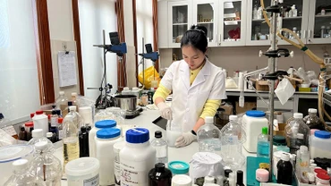 Hoạt động nghiên cứu tại Công ty Sao Thái Dương. (Ảnh ĐỨC TÙNG)