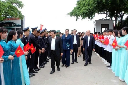 Đồng chí Nguyễn Xuân Thắng dự Ngày hội Đại đoàn kết toàn dân tộc tại xã Vĩnh Thực (Quảng Ninh).