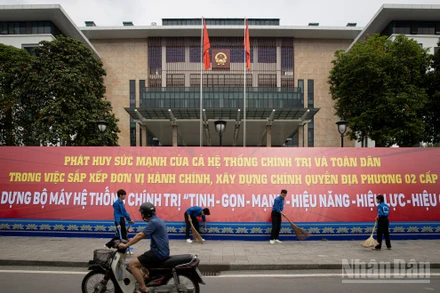 Công tác chuẩn bị cho lễ công bố Nghị quyết của Quốc hội về sáp nhập tỉnh, thành đã sẵn sàng (Ảnh: Sơn Tùng)