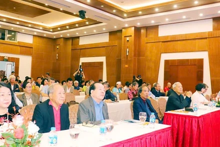 Các đại biểu tham dự Tọa đàm "Phẩm giá của thơ ca".