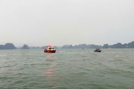 Các lực lượng chức năng khẩn trương triển khai công tác cứu hộ, cứu nạn.