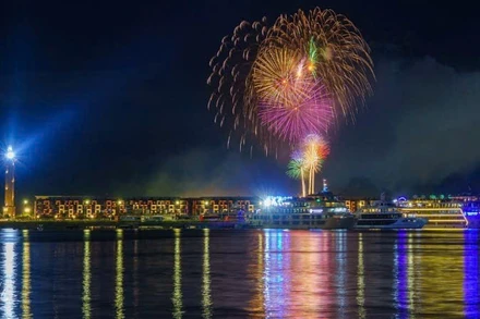 Chương trình trình diễn pháo hoa bên bờ Vịnh Hạ Long hứa hẹn thu hút đông đảo du khách và nhân dân.