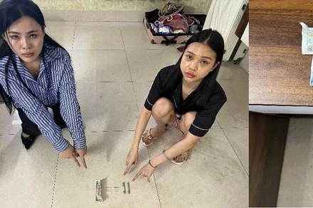 Các đối tượng và tang vật.