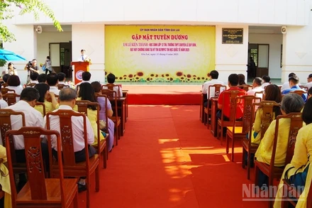 Lễ tuyên dương diễn ra trong khuôn viên Trường trung học phổ thông chuyên Lê Quý Đôn.