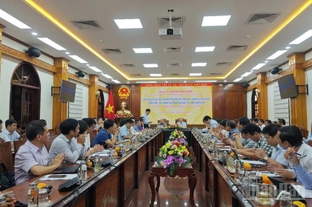 Toàn cảnh buổi làm việc.