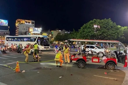 Hiện trường vụ tai nạn tại Quảng trường Nguyễn Tất Thành tối 1/8.