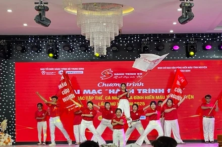 Chương trình văn nghệ khai mạc buổi lễ.