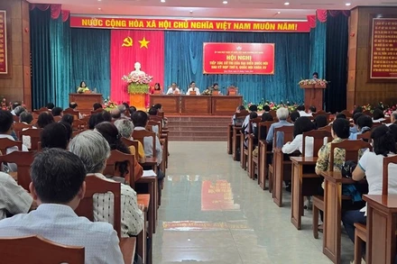 Toàn cảnh buổi tiếp xúc cử tri tại phường Quy Nhơn.