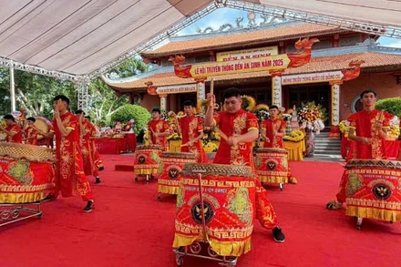 Màn trống hội tại Lễ khai hội truyền thống Đền an Sinh năm 2025.