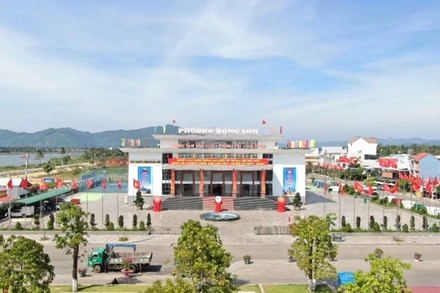 Một góc đô thị phường Bồng Sơn sau sáp nhập, với hệ thống cây xanh và chiếu sáng được đầu tư đồng bộ.