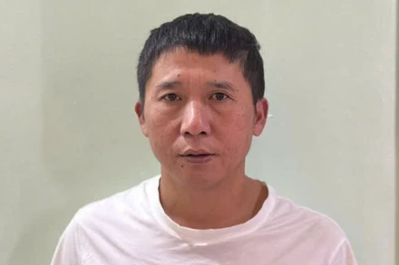 Đối tượng truy nã đặc biệt Yuan DongBing (Viên Đông Binh) tại cơ quan Công an.