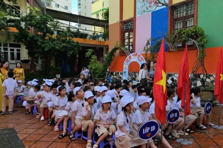 Các em học sinh và thầy cô Trường tiểu học, trung học cơ sở, trung học phổ thông Văn Lang dự Lễ khai giảng năm học mới 2025-2026.