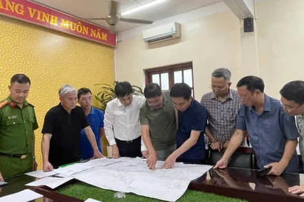 Phó Chủ tịch Ủy ban nhân dân tỉnh Quảng Ninh và lãnh đạo TKV đến hiện trường chỉ đạo triển khai công tác khắc phục sự cố.