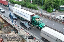 Sự cố sập cần cẩu công trình xây dựng nút giao thông Mỹ Thủy tại phường Cát Lái-Thạnh Mỹ Lợi, thành phố Thủ Đức. (Ảnh: THẾ ANH)