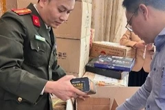 Lực lượng chức năng kiểm tra kho hàng của Công ty trách nhiệm hữu hạn ONNURI VINA