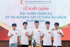 Đội tuyển Việt Nam với 5 học sinh tham dự Olympic Vật lý châu Âu. (Ảnh: HUST)