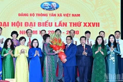 Thủ tướng Phạm Minh Chính tặng hoa chúc mừng Ban Chấp hành Đảng bộ Thông tấn xã Việt Nam, nhiệm kỳ 2025-2030.