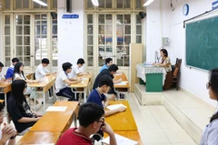 Thí sinh trong buổi tập trung làm thủ tục, nghe phổ biến Quy chế sáng 6/6 (Ảnh: ĐẠI THẮNG)