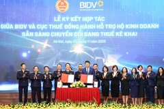 Toàn cảnh lễ ký kết hợp tác hỗ trợ hộ kinh doanh chuyển đổi sang thuế kê khai giữa Cục thuế và BIDV.