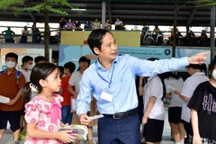 Hướng dẫn học sinh tại buổi Đánh giá năng lực (Ảnh: Trường đại học Sư phạm Hà Nội)