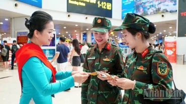 Chuyến bay VN9213 hành trình Hà Nội-Thành phố Hồ Chí Minh của Vietnam Airlines đã đưa hơn 360 chiến sĩ đã hoàn thành nhiệm vụ quan trọng tại Đại lễ A80.