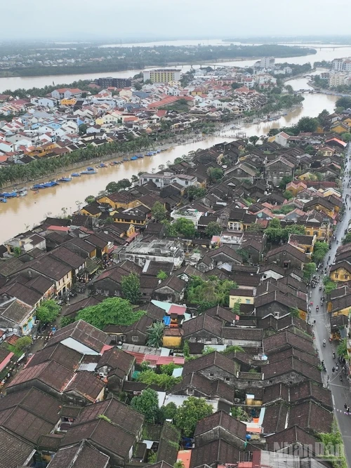 Phố cổ Hội An sáng 1/11.