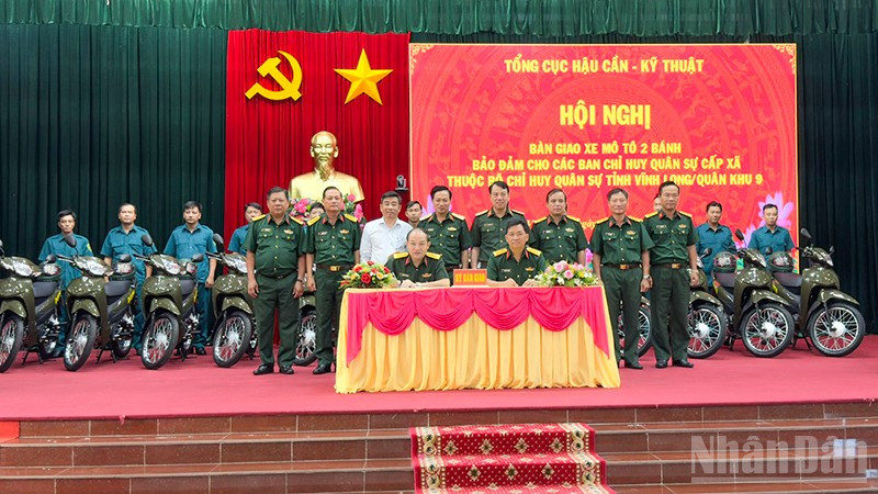 Lễ ký kết bàn giao xe 2 bánh cho tỉnh Vĩnh Long sáng nay. 