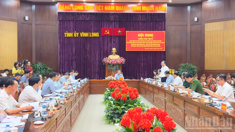 Lãnh đạo tỉnh Vĩnh Long phát biểu ý kiến đóng góp vào kế hoạch vốn đầu tư công giai đoạn 2026-2030. 