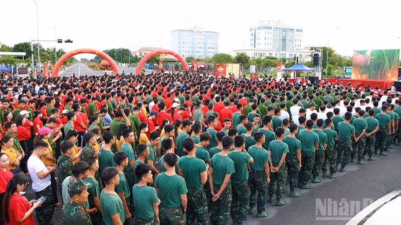 Quang cảnh buổi lễ tại Vĩnh Long. 