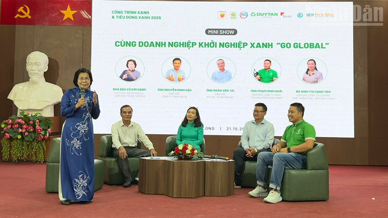 Doanh nghiệp tham gia talkshow khởi nghiệp xanh.